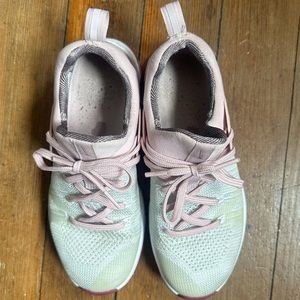 Nike Metcon Flyknit 3- size 8- pink